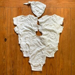 Organic Gerber newborn white onesies and hat - bundle